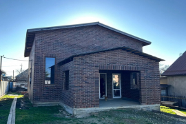 Дом 241 кв. м. на участке 6 сот.